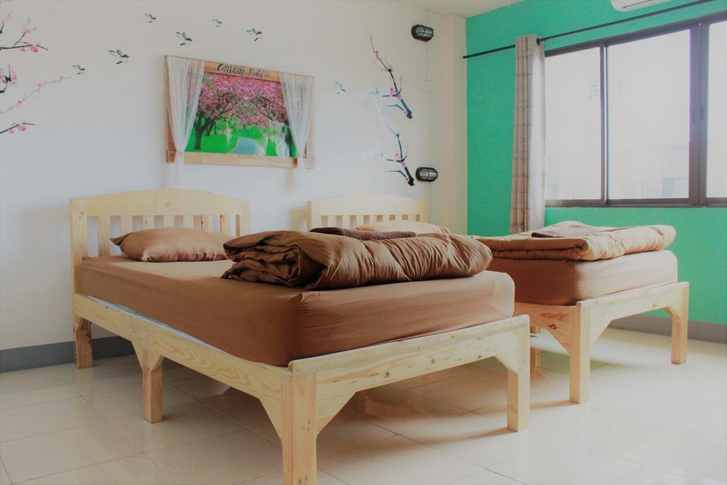 Cm City Hostel Chiang Mai Bagian luar foto
