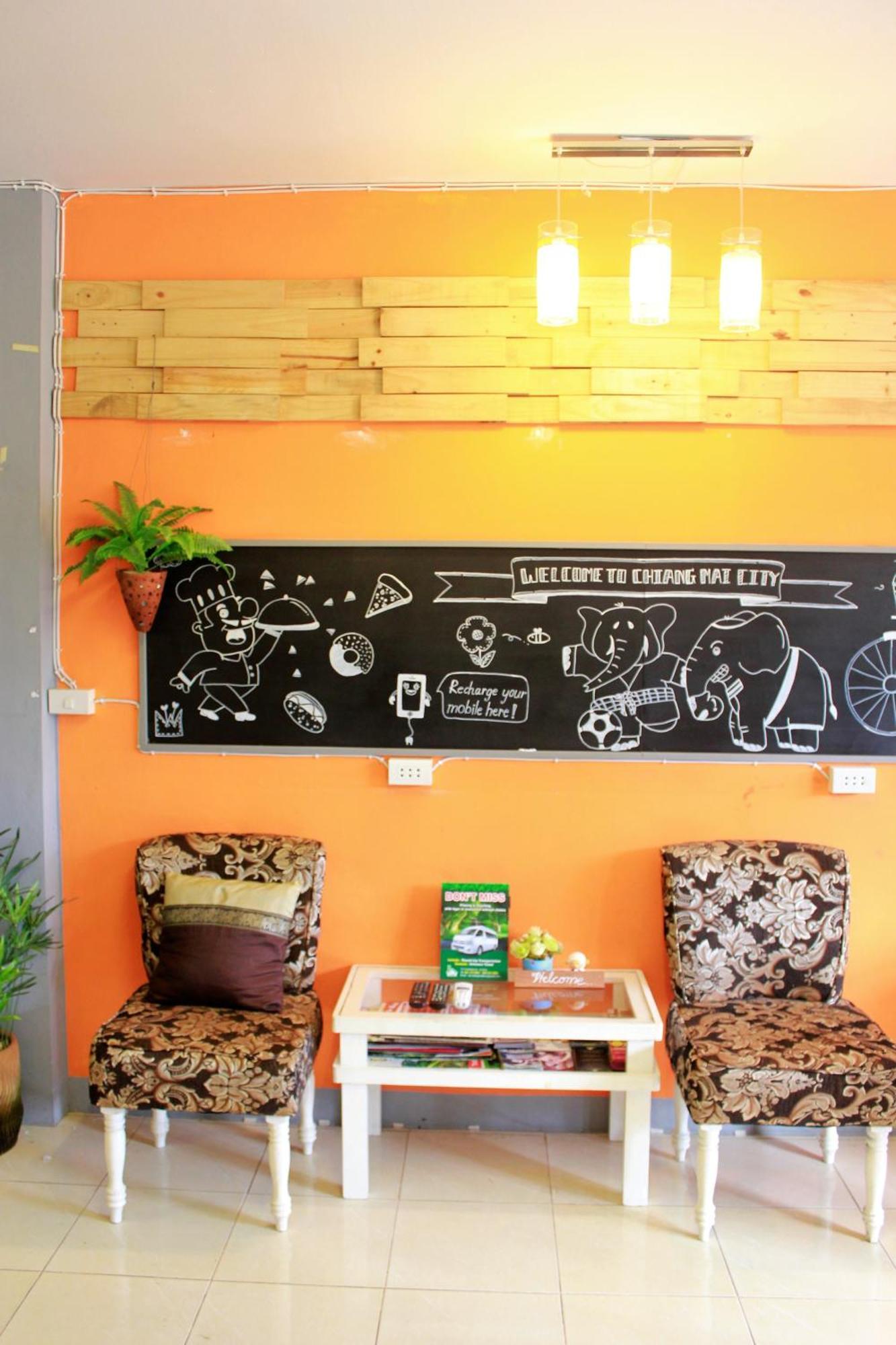 Cm City Hostel Chiang Mai Bagian luar foto