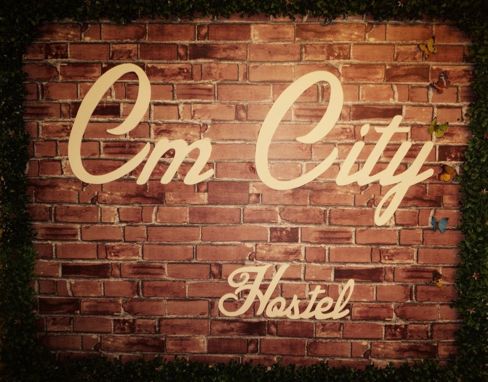 Cm City Hostel Chiang Mai Bagian luar foto