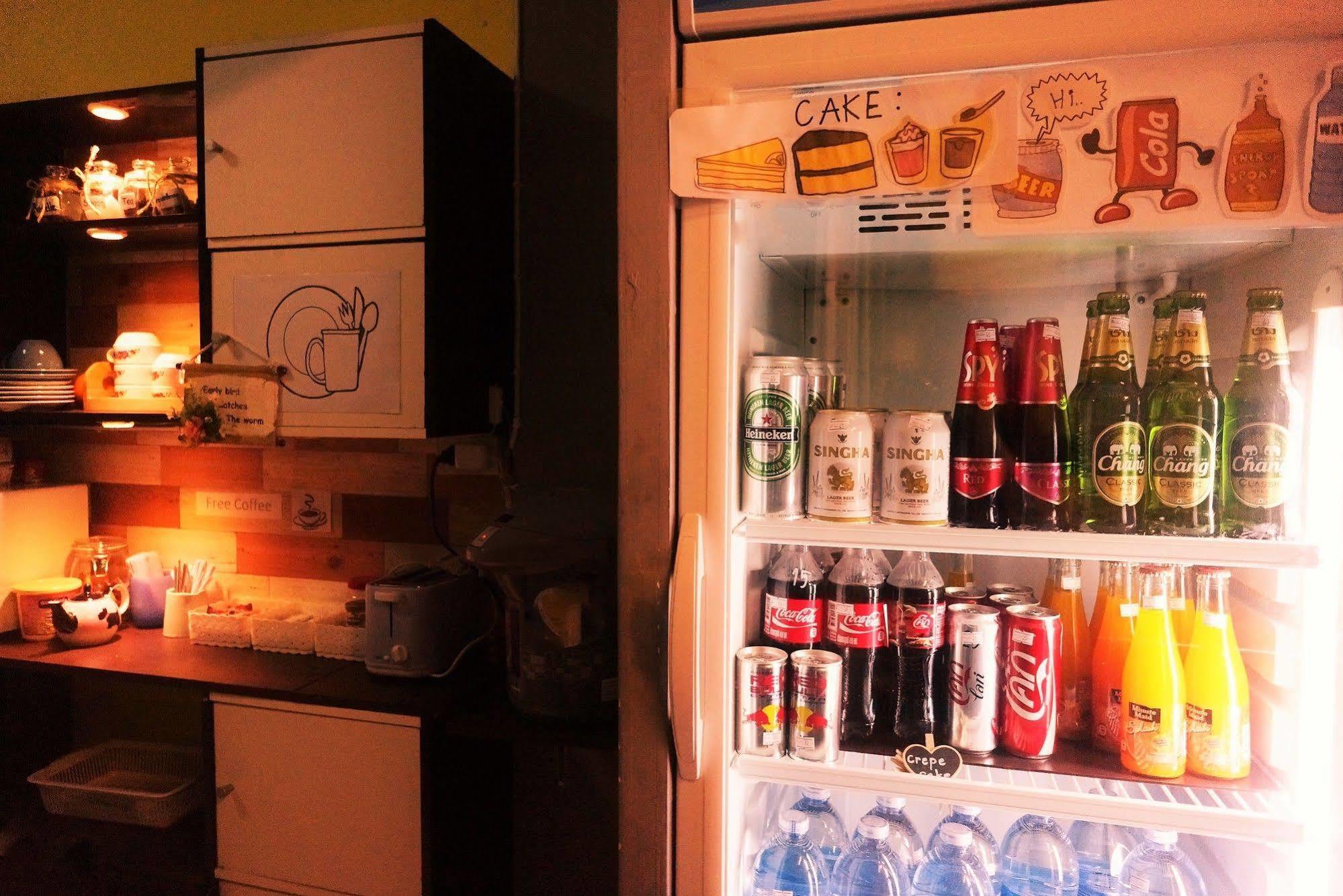 Cm City Hostel Chiang Mai Bagian luar foto
