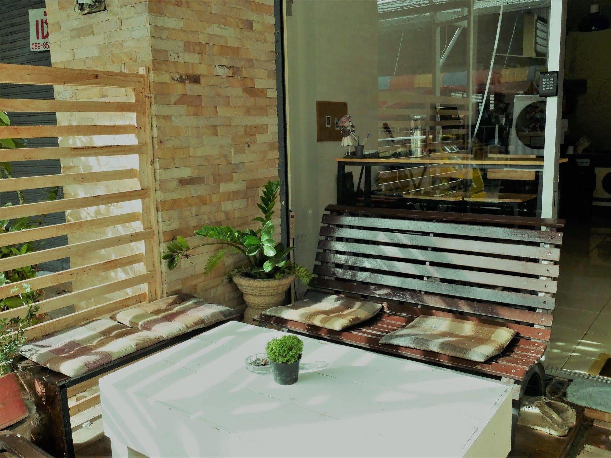 Cm City Hostel Chiang Mai Bagian luar foto