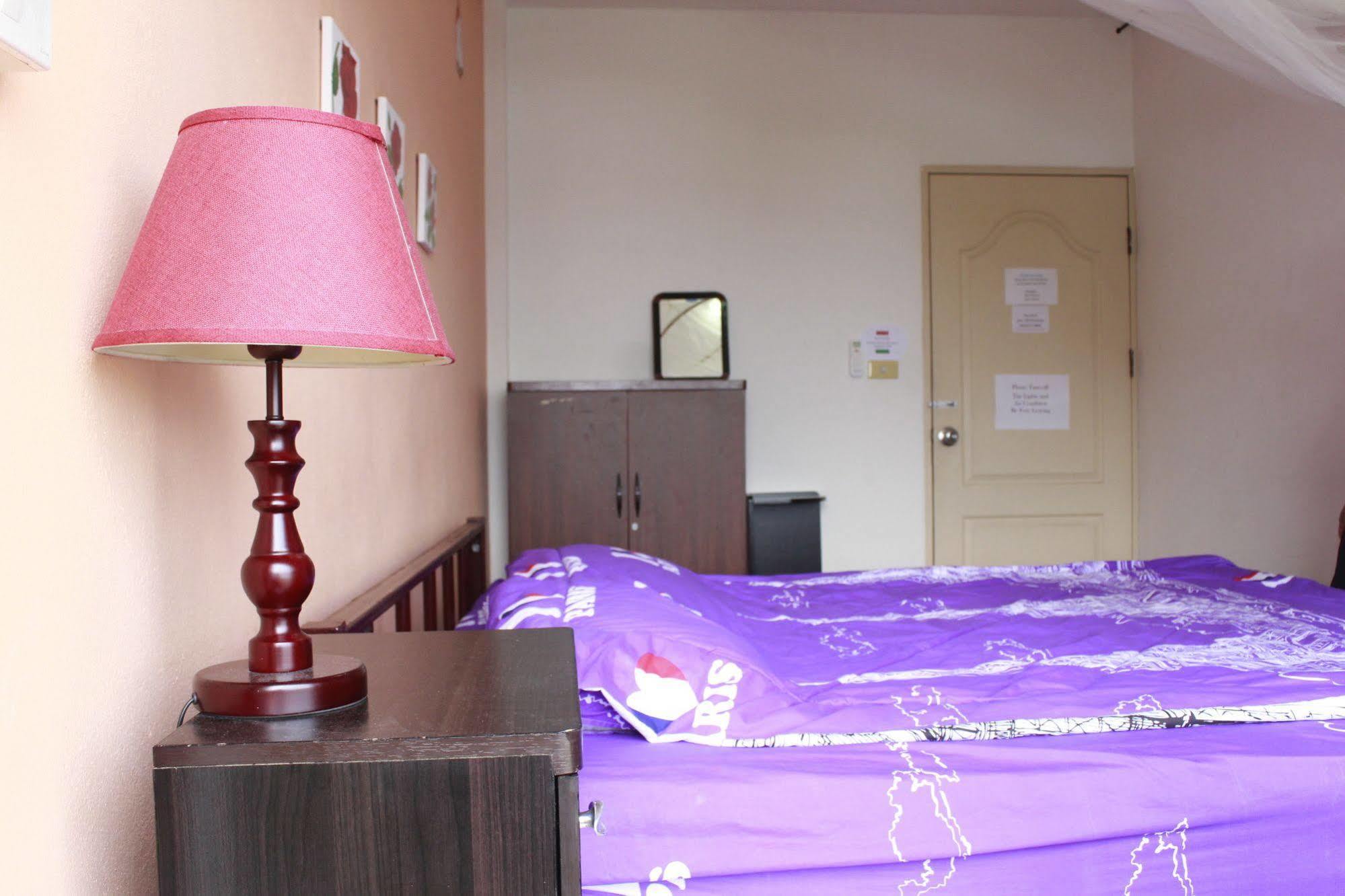 Cm City Hostel Chiang Mai Bagian luar foto