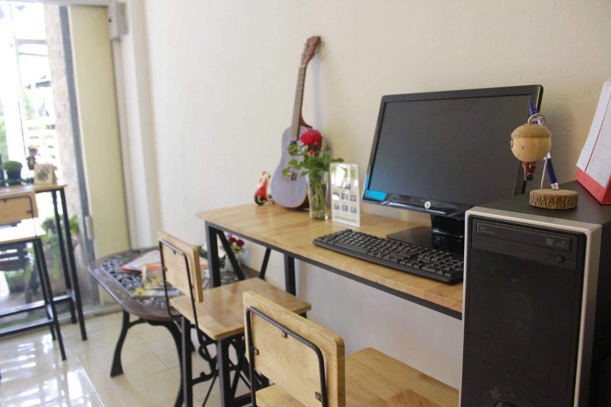 Cm City Hostel Chiang Mai Bagian luar foto